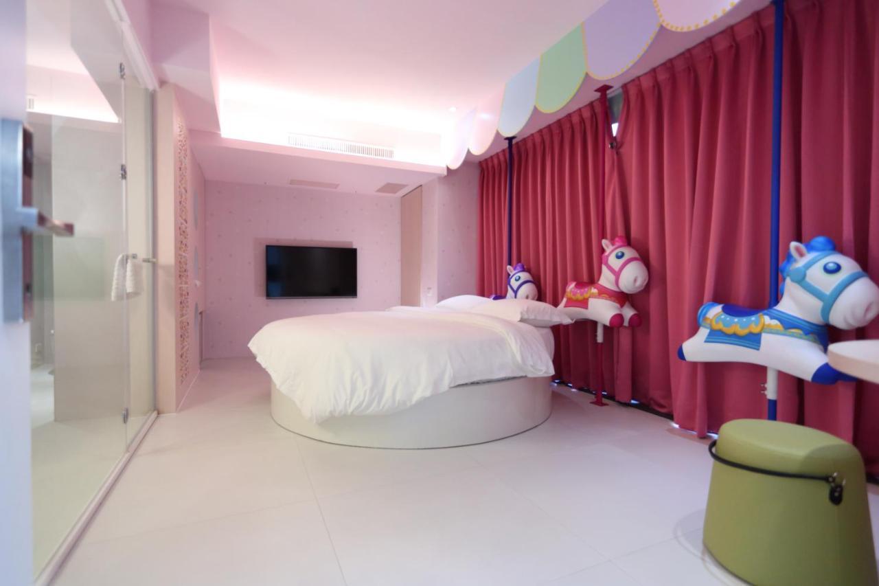 The Fantasy Apartment Hualien City Room photo