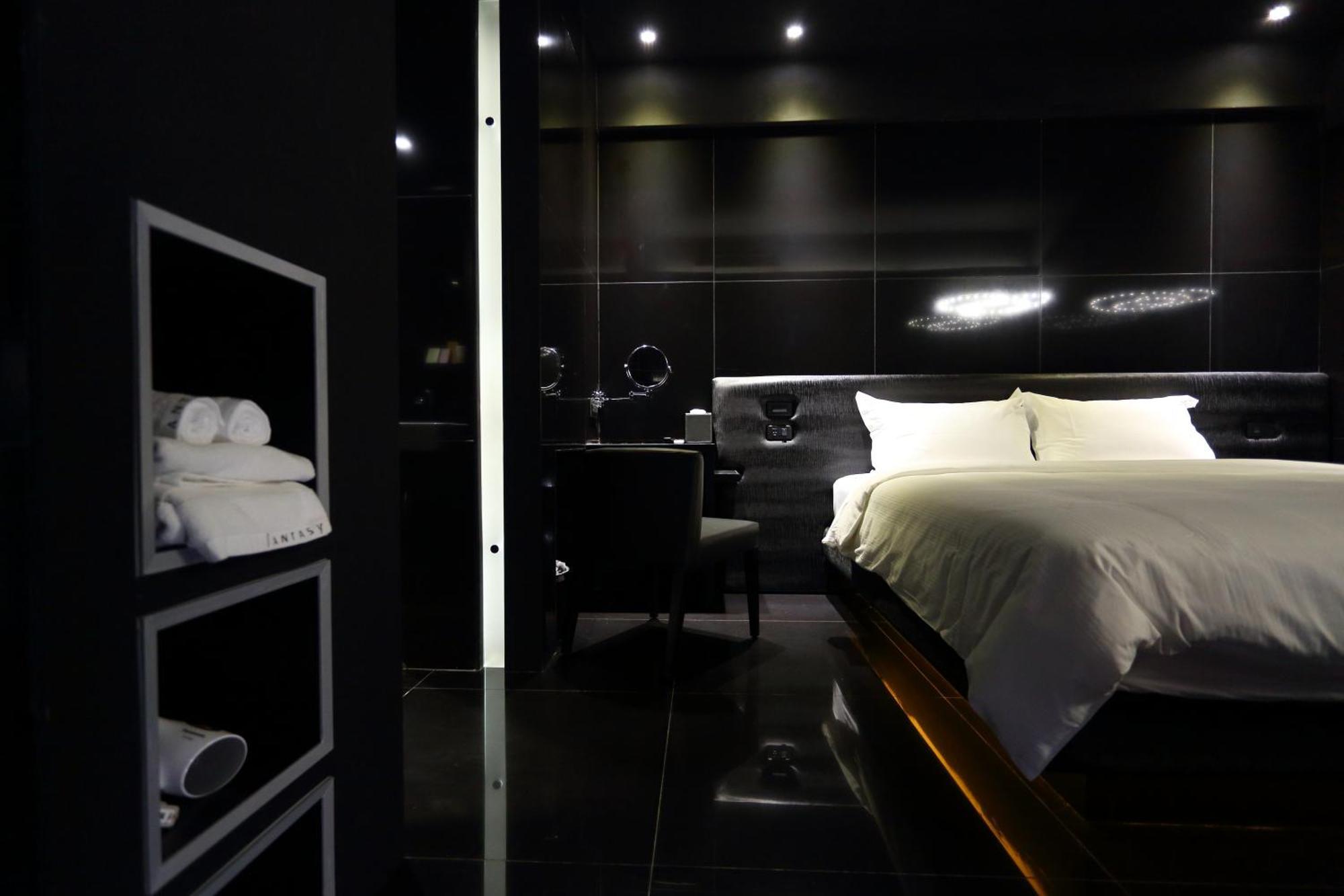 The Fantasy Apartment Hualien City Room photo