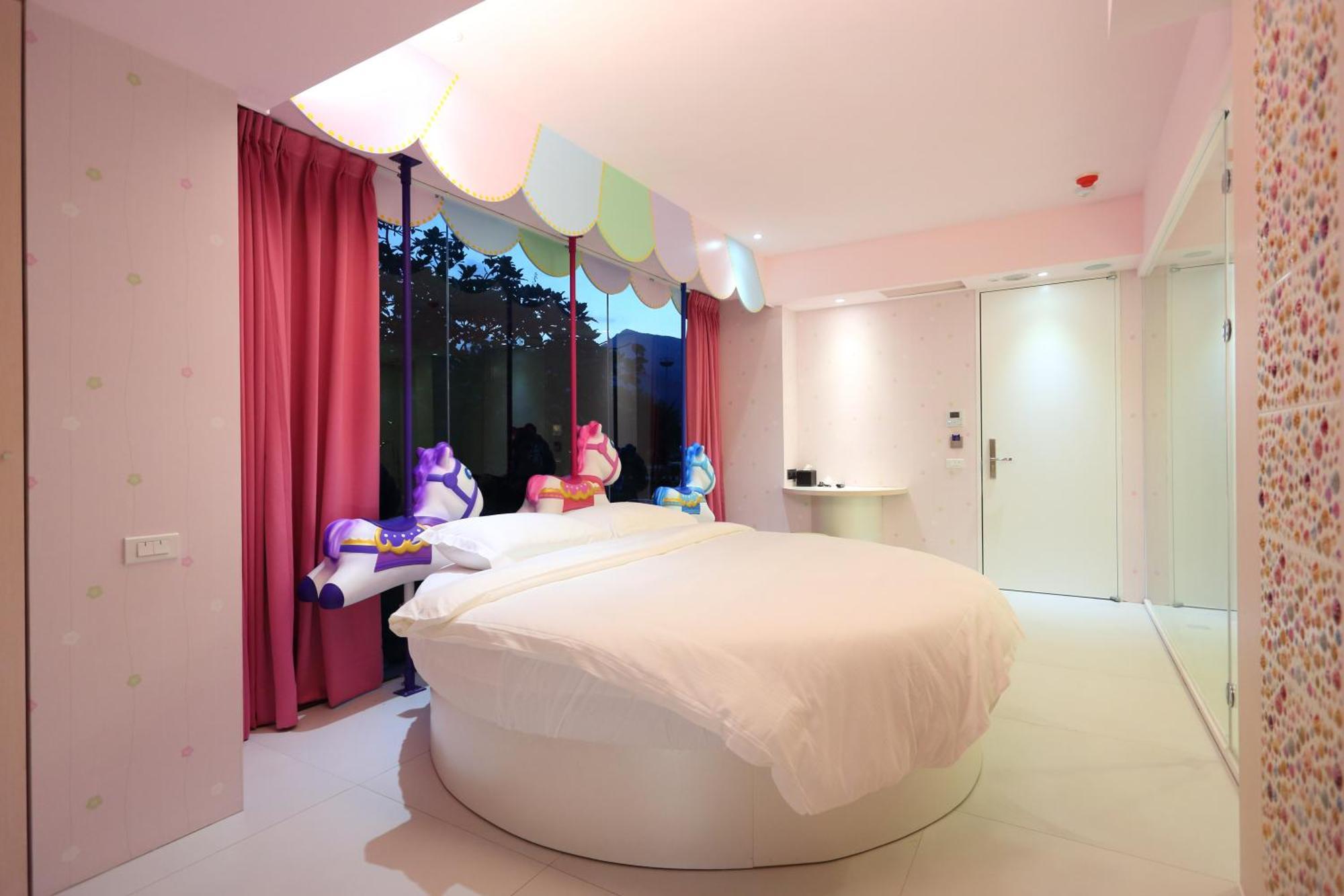 The Fantasy Apartment Hualien City Room photo