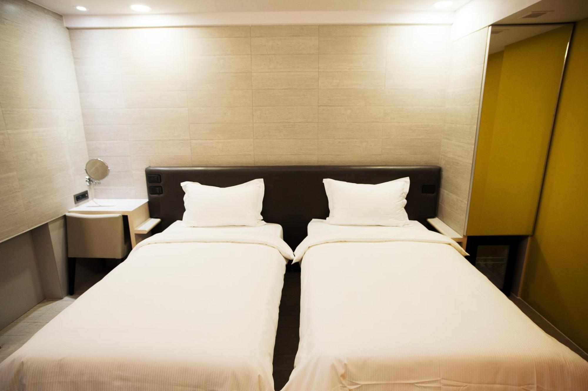 The Fantasy Apartment Hualien City Room photo