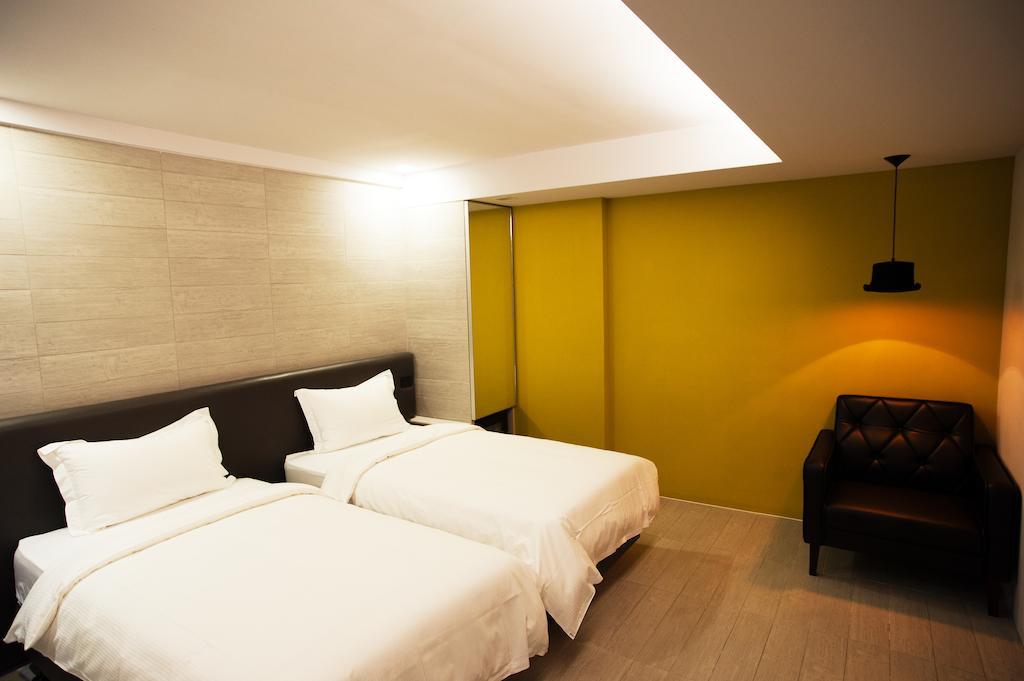 The Fantasy Apartment Hualien City Room photo