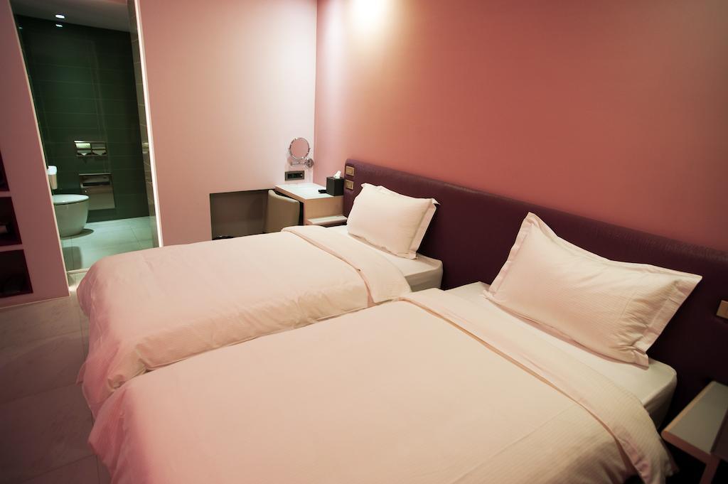 The Fantasy Apartment Hualien City Room photo